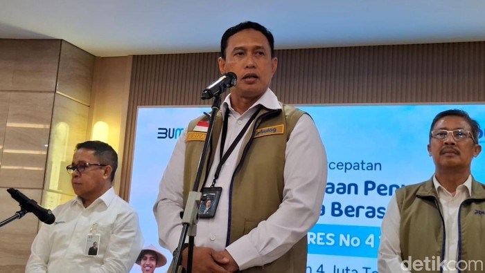 Direktur Utama Perum Bulog Ahmad Rizal Ramdhani