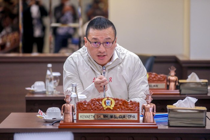 Anggota DPRD DKI Jakarta, Hardiyanto Kenneth Mengecam Keras Pemalakan Supir Bajaj di Tanah Abang.