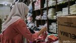 Harga Plastik Melonjak, Laba UMKM di Jatinegara Anjlok hingga 25%