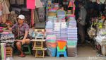 Harga Plastik Melonjak, Laba UMKM di Jatinegara Anjlok hingga 25%