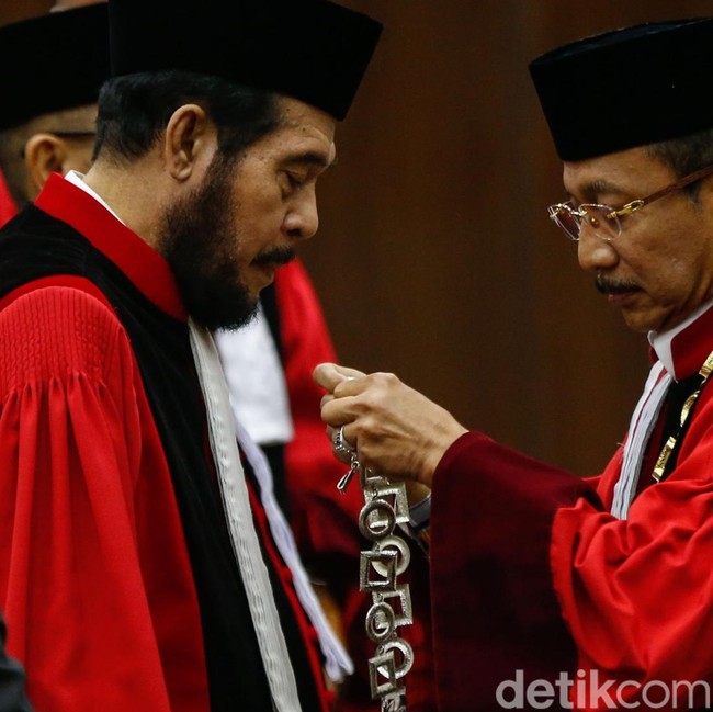 Haru! Anwar Usman Akhiri Pengabdian 15 Tahun di MK dengan Air Mata