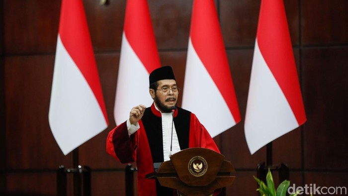 Suasana haru mewarnai acara purnabakti Hakim Mahkamah Konstitusi Anwar Usman di Gedung Mahkamah Konstitusi, Jakarta, Senin (13/4/2026). Dalam sambutannya, Anwar Usman tampak meneteskan air mata saat mengakhiri masa pengabdiannya selama 15 tahun.
