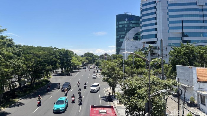 Ilustrasi cuaca terik di Surabaya