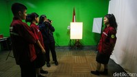Sekolah-sekolah tersebut tersebar di lima wilayah kota administrasi Jakarta guna menjangkau lebih banyak peserta didik.  