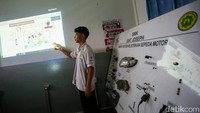 Kebijakan ini dijalankan berdasarkan peraturan gubernur yang mengatur bantuan biaya pendidikan pada satuan pendidikan swasta.  