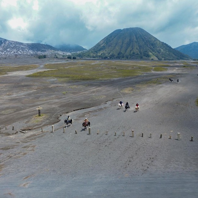 Jalur Kaldera Bromo Dipasangi Patok, Akses Wisata Dibenahi