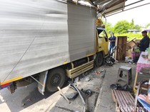 Sopir Truk Tabrak 5 Motor LC di Terminal Kartasura Ngaku Ngantuk