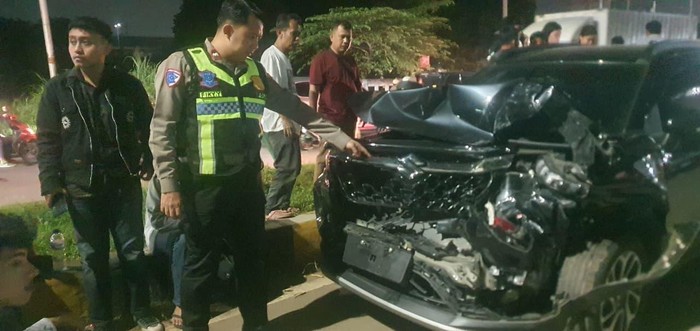 Kecelakaan lalu lintas beruntun terjadi di Jalan Inspeksi Kalimalang, Tambun, Kabupaten Bekasi, Jawa Barat. Kecelakaan dipicu truk yang alami gangguan rem. (dok Istimewa)