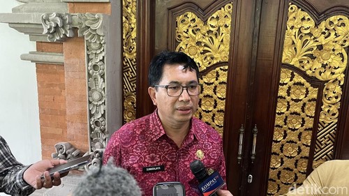 Kepala Dinas Pariwisata Bali, I Wayan Sumarajaya, Senin (13/4/2026). (Rizki Setyo/detikBali)