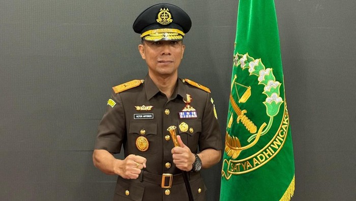 Kepala Kejaksaan Negeri (Kajati) Bengkulu Victor Antonius Saragih Sidabutar dimutasi