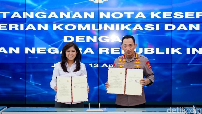 Kementerian Komunikasi dan Digital (Komdigi) bersama Kepolisian Republik Indonesia (Polri) resmi menandatangani nota kesepahaman (MoU) untuk memperkuat kerja sama dalam penanganan kejahatan di ruang digital, mulai dari penipuan online hingga judi online.