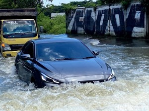 Akses Jalan SOR GBLA di Bandung Sudah 3 Hari Terendam Banjir