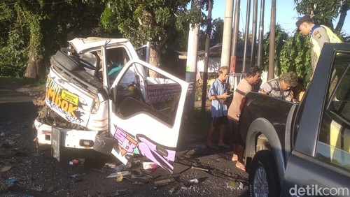 Kondisi pikap yang mengalami lakalantas di Jalur Denpasar-Gilimanuk tepatnya di Banjar Dinas Suraberata, Kecamatan Selemadeg Barat, Tabanan, Senin (13/4/2026).