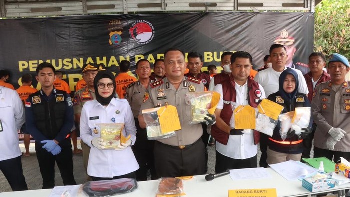 Konferensi pers pengungkapan 2 kg narkoba jenis sabu (dok. Polres Batu Bara)