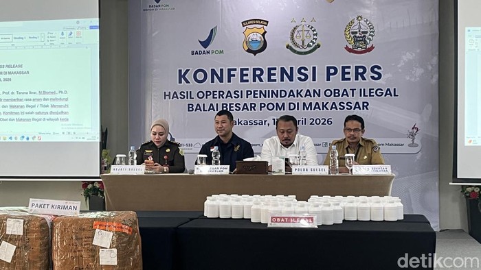 Konferensi pers pengungkapan penyelundupan obat terlarang di BPOM Makassar.