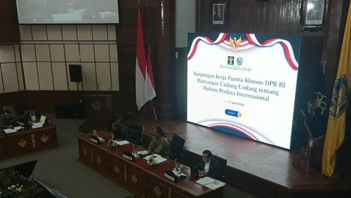 Kunjungan Kerja Panitia Khusus DPR RI Rancanagn Undang-Undang tentang Hukum Perdata Internasional di gedung Wiswa Sabha Utama, Senin (13/4/2026).