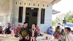 Cuma Pakai Tikar dan Dinding Polos, Hasil Foto Lamaran Ini Bikin Netizen Kagum