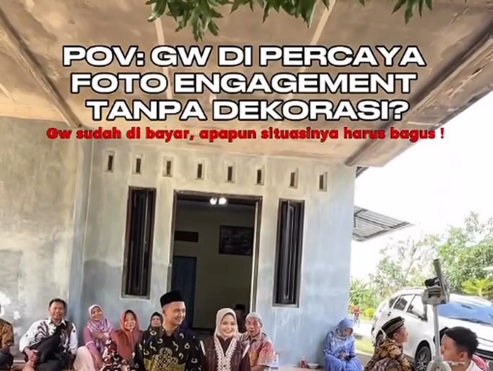 Viral! Fotografer ini buktikan lamaran tanpa dekorasi tetap estetis. Meski di rumah sederhana, hasil fotonya mengharukan dan fokus pada ketulusan momen sakral.
