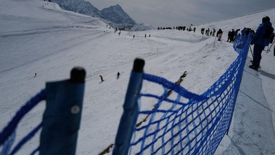 Lereng Curam Tatra Jadi Magnet Ski di Akhir Musim