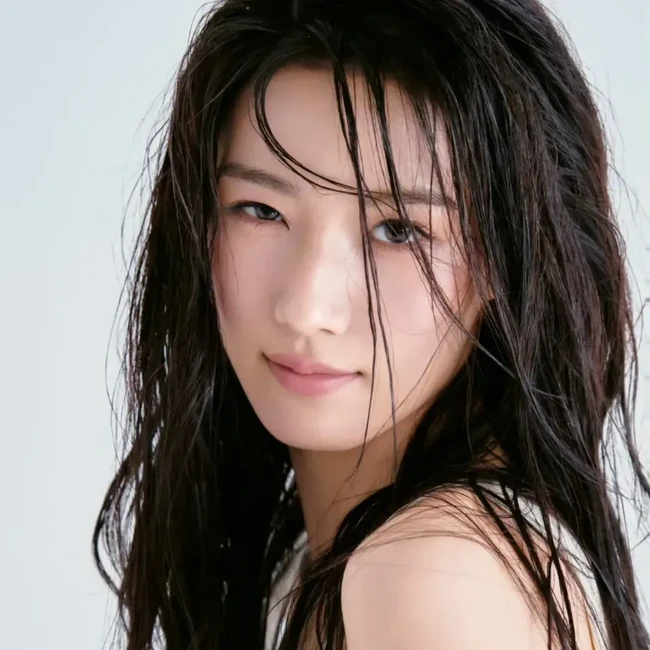 7 Potret Aktris China Lu Yu Xiao Tampil Memukau dengan Makeup No Makeup