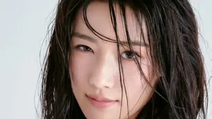 7 Potret Aktris China Lu Yu Xiao Tampil Memukau dengan Makeup No Makeup