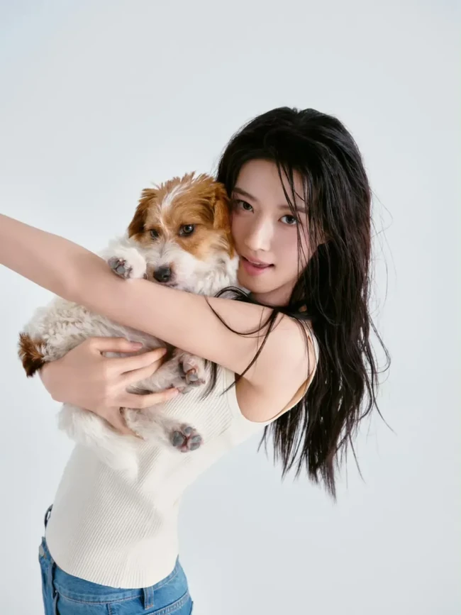 Satu lagi drama terbaru Lu Yuxiao Love Between Lines yang mencuri perhatian. Sebelum sukses seperti sekarang, Lu Yuxiao pernah menempuh pendidikan di Inggris. Foto: Dok. Weibo