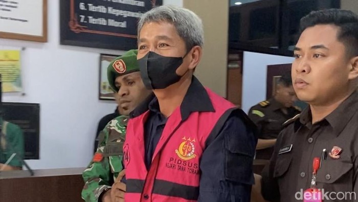 Mantan Kadis Pertanian Torut, Lukas P Datubarri ditetapkan tersangka dugaan korupsi irigasi Rp 2,2 miliar.