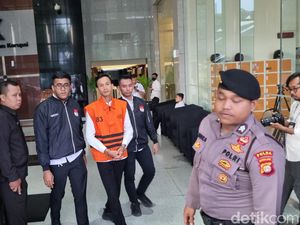 KPK Tahan Ajudan Gubernur Riau Kasus Jatah Preman