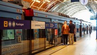 Stasiun kawasan perkantoran mencatat penurunan penumpang cukup terasa.