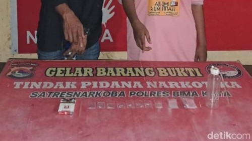 Montir bengkel dan IRT nyambi pengedar sabu ditangkap polisi, Sabtu (11/4/2026) malam.
