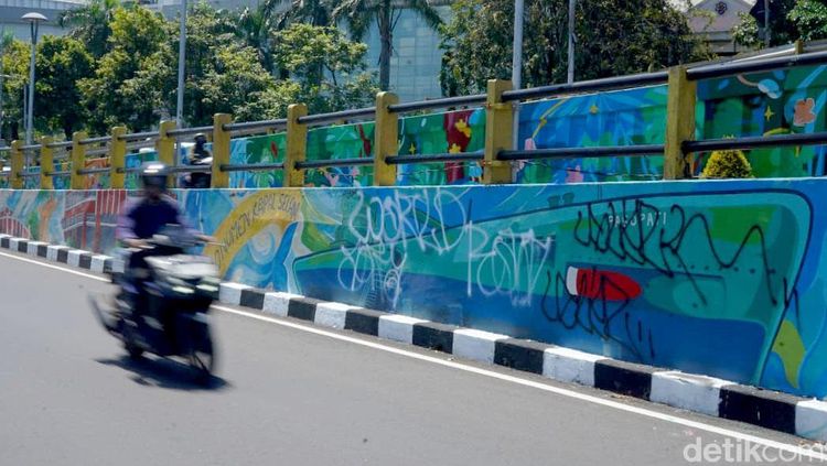 Duh! Mural di Gubeng Surabaya Rusak Akibat Vandalisme