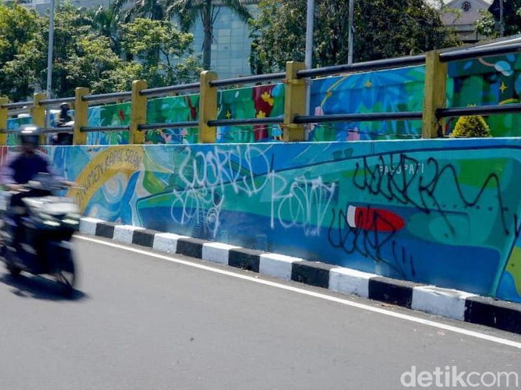 Duh! Mural di Gubeng Surabaya Rusak Akibat Vandalisme