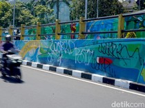 Duh! Mural di Gubeng Surabaya Rusak Akibat Vandalisme