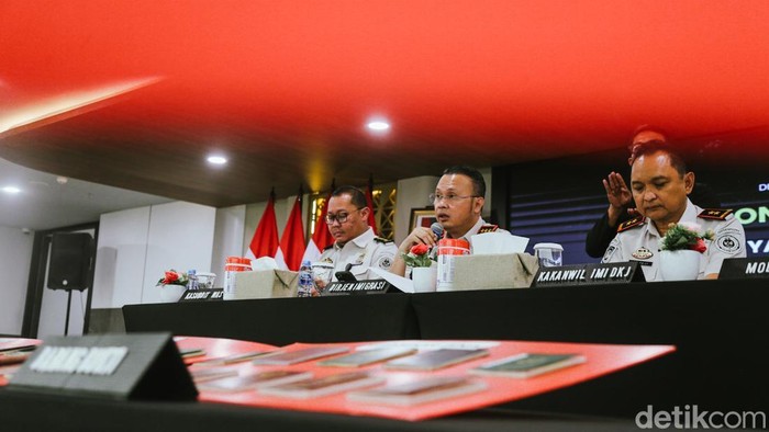 Dirjen Imigrasi, Hendrasam Marantoko memberikan keterangan mengenai operasi Wirawaspada di Jakarta, Senin (13/4/2026). Operasi Wirawaspada digelar pada 7–11 April 2026.