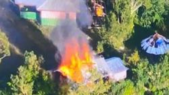 OPM membakar rumah warga di Puncak, Papua Tengah.