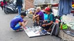 Pasar Loak Jatinegara Jadi Surga Barang Bekas, Diburu Kolektor dan Warga