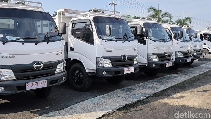 Penampakan truk Hino untuk Koperasi Hitam Putih di Indramayu