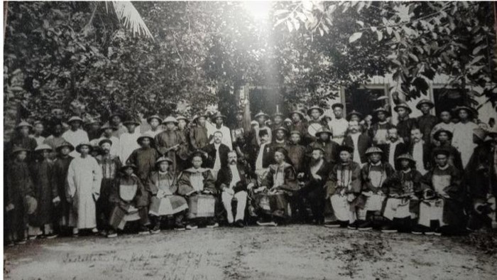 Potret komunitas Tionghoa di Medan pada tahun 1893 (Sumber : Tjong A Fie mansion)