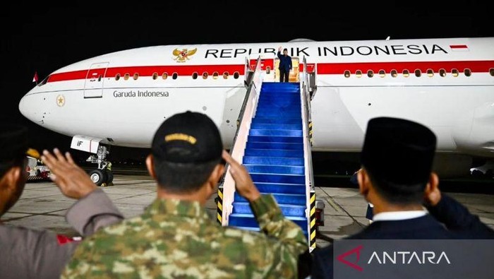 Presiden Prabowo Subianto bertolak ke Moskow, Rusia, dari Pangkalan Udara TNI AU (Lanud) Halim Perdanakusuma, Jakarta, Minggu (12/4/2026) tengah malam untuk kunjungan kenegaraan dan pertemuan empat mata dengan Presiden Rusia Vladimir Putin. ANTARA/HO