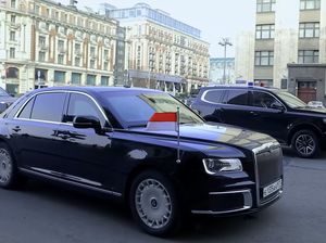 Mobil Mewah dan Canggih yang Dinaiki Prabowo di Rusia