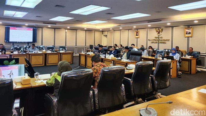 Komisi XIII DPR RI rapat dengan BPIP di DPR RI, Senayan, Jakarta, Senin (13/4/2026).