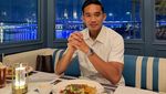 So Sweet! Rizky Ridho dan Istri Pamer Momen Makan Malam