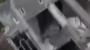 Video Detik-detik Rumah Warga di Nganjuk Ambles ke Sungai