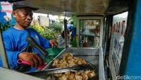 Mereka yang tak tega menaikkan harga harus ikhlas untuk mendapat untung yang tipis.  