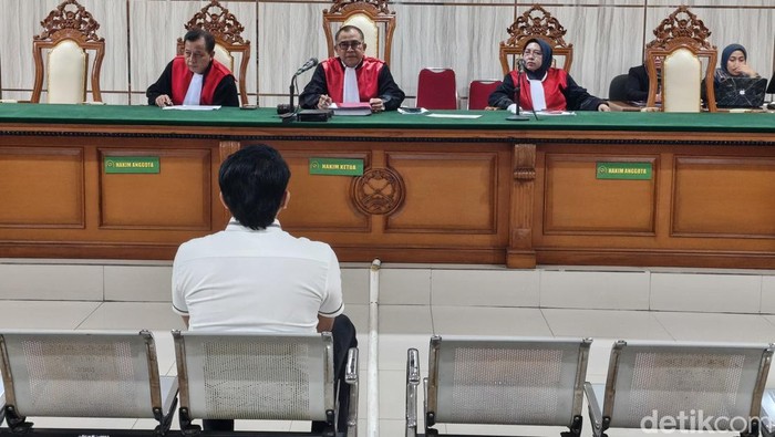 Sidang tuntutan Resbob
