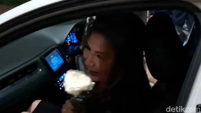 Tamara Bleszynski hadiri pernikahan Teuku Rassya dan Cleantha Islan.