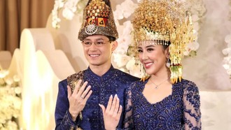 Pernikahan Adat Aceh Teuku Rassya-Cleantha Islan, Elegan Berbusana Royal Blue