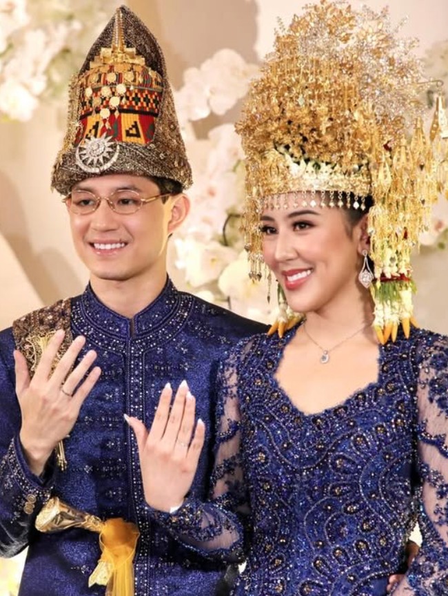 Pernikahan Adat Aceh Teuku Rassya-Cleantha Islan, Elegan Berbusana Royal Blue
