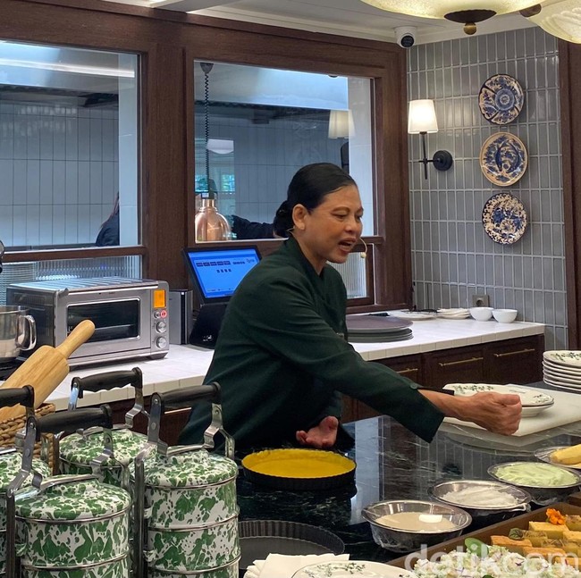 Dulu Atlet Badminton, Kini Oma Lauren Jadi Pelayan Restoran