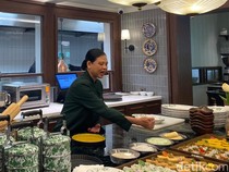 Dulu Atlet Badminton, Kini Oma Lauren Jadi Pelayan Restoran